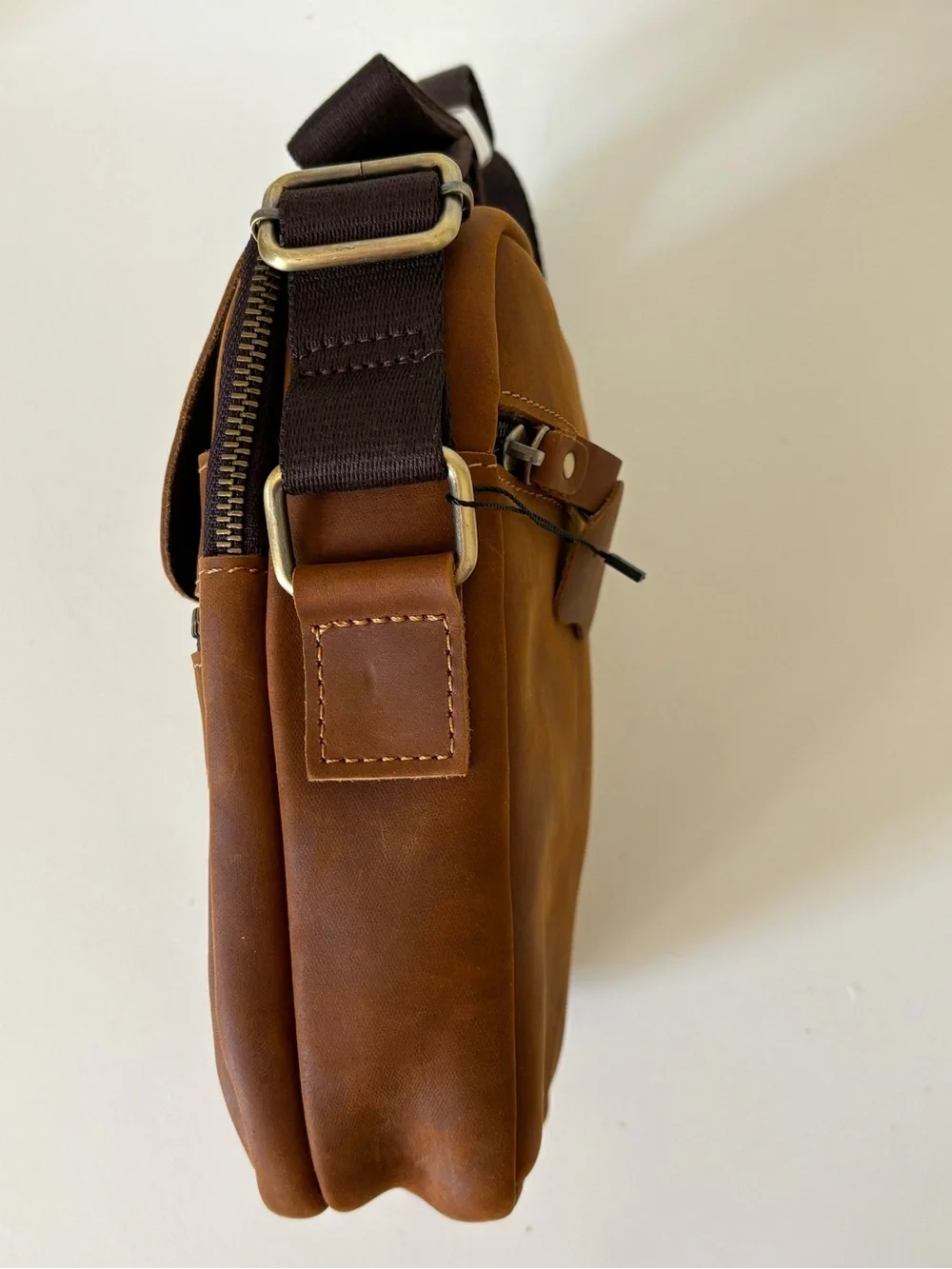 Men's Classic Leather Messenger Bag in Brown - Adjustable Crossbody